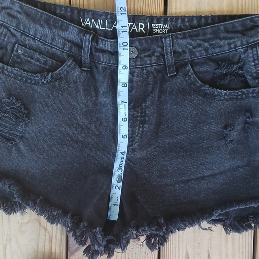 Vanilla Star festival short black raw hem shorts size 11